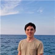 Studente laureato di ingegneria impartisce lezioni di matematica e fisica per studenti delle scuole medie e superiori